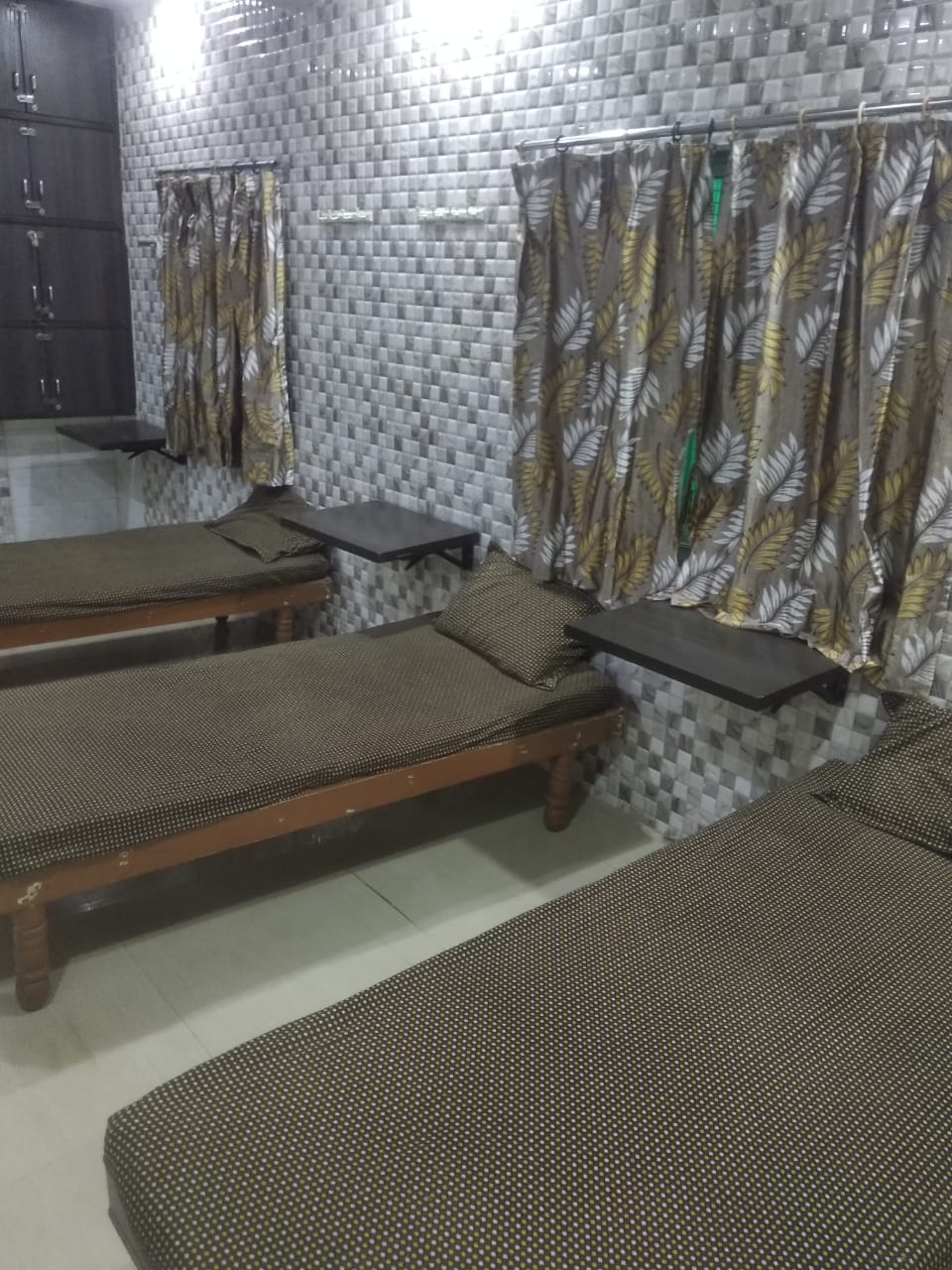 College Students Hostels In Kalawad Road